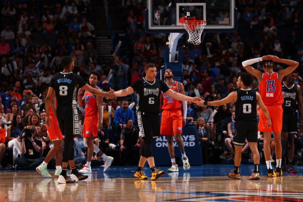  灰熊新秀单场二十八篮板创纪录  