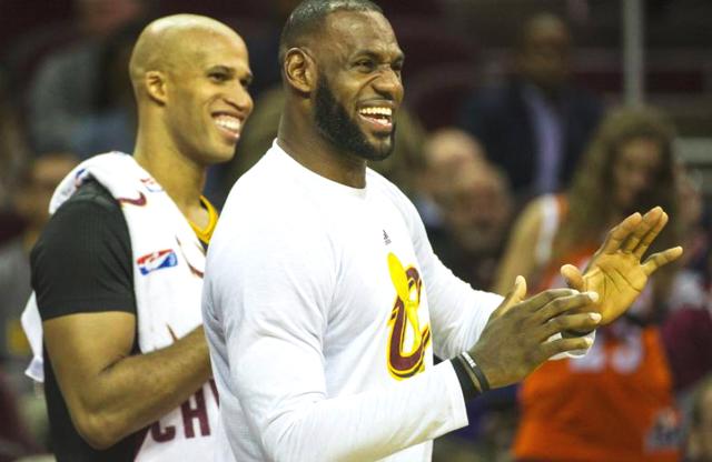  兰斯主教练赛后炮轰裁判判罚不公  