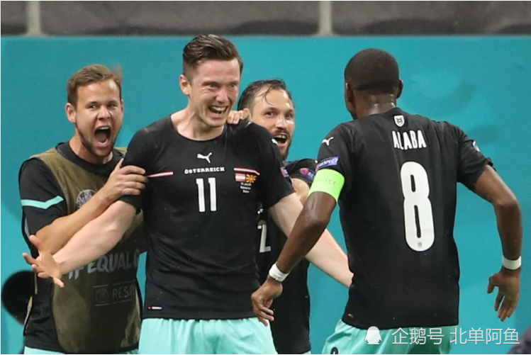  布雷斯特铁卫解围失误 自摆乌龙葬送好局  